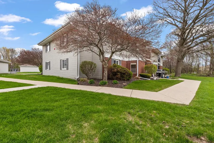 N110W16867 Ashbury CIRCLE #7, Germantown, WI 53022 - #2