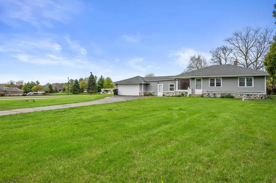 W126N7009 Highland DRIVE, Menomonee Falls, WI 53051 - #2