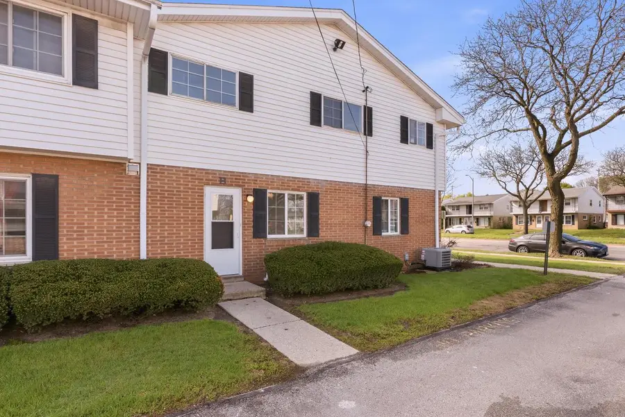 8566 Appleton AVENUE #B, Milwaukee, WI 53225 - #3