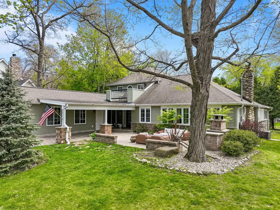 1069 Sauganash DRIVE, Fontana, WI 53125 - #2