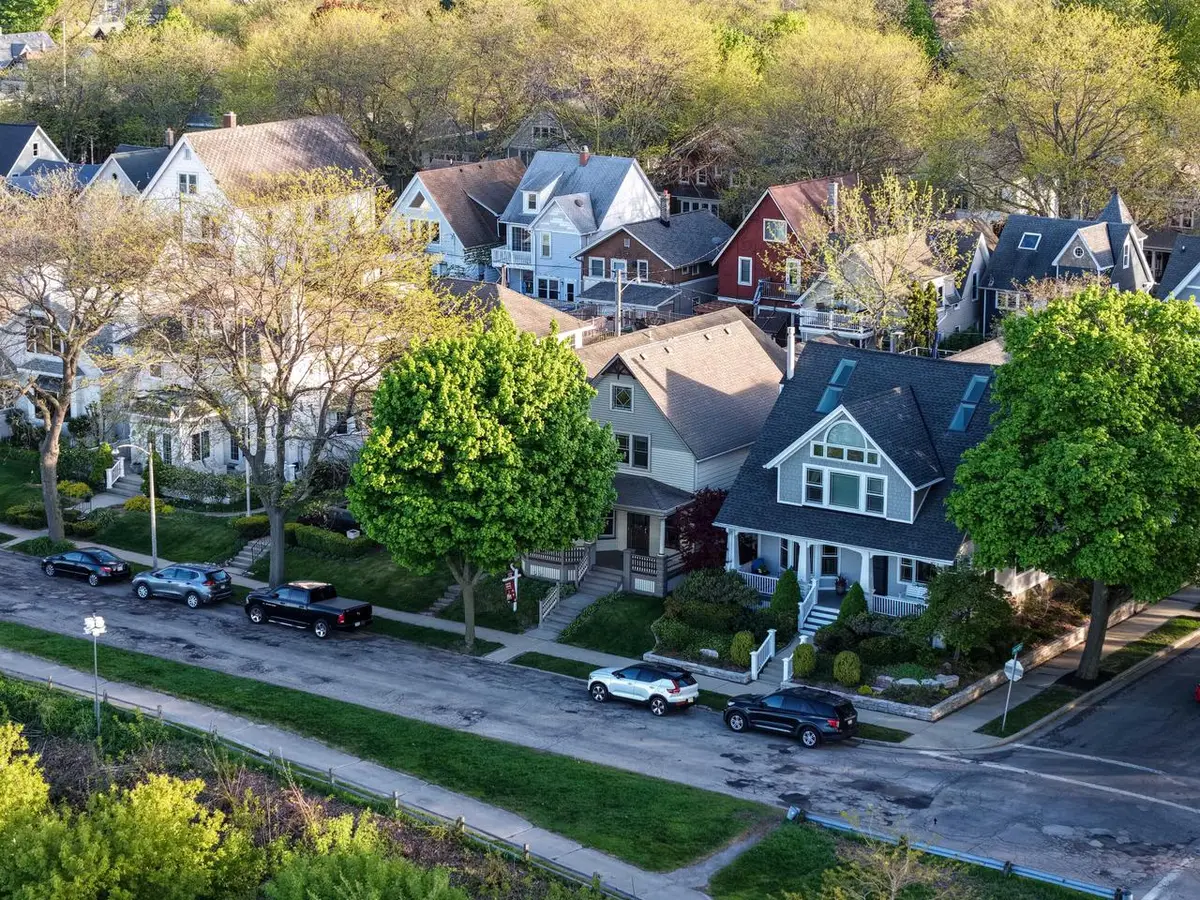 2961 S Shore DRIVE, Milwaukee, WI 53207 - #1