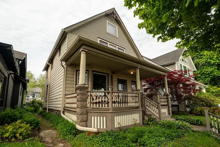 2961 S Shore DRIVE, Milwaukee, WI 53207 - #2