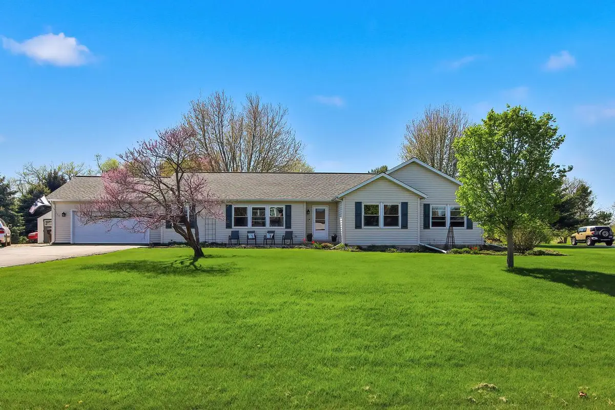 8760 385th AVENUE, Burlington, WI 53105 - #1