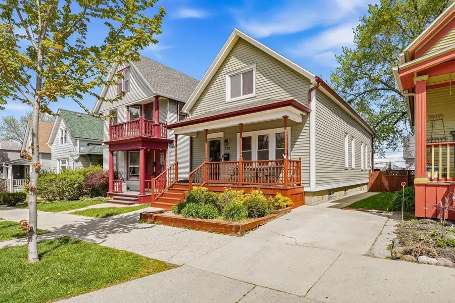 216 Smith STREET, Milwaukee, WI 53207 - #2