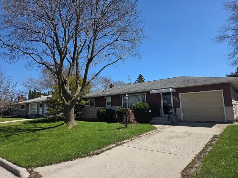 425 Bishop AVENUE, Plymouth, WI 53073 - #1