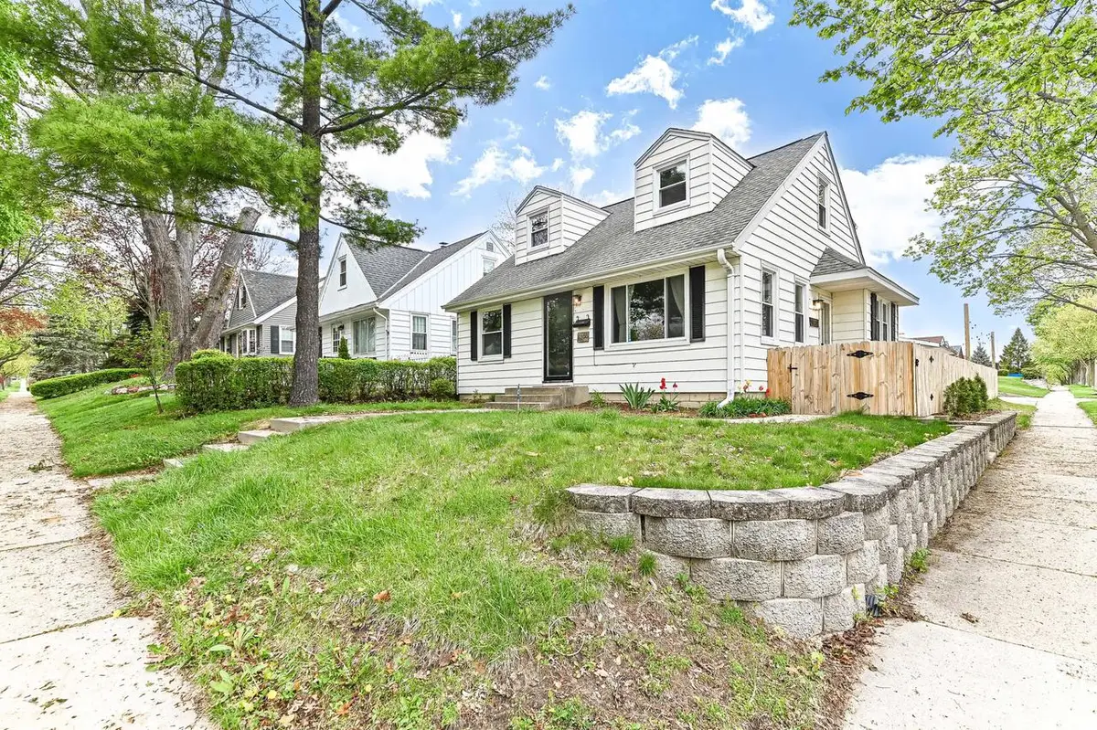 6300 Cleveland AVENUE, Milwaukee, WI 53219 - #1