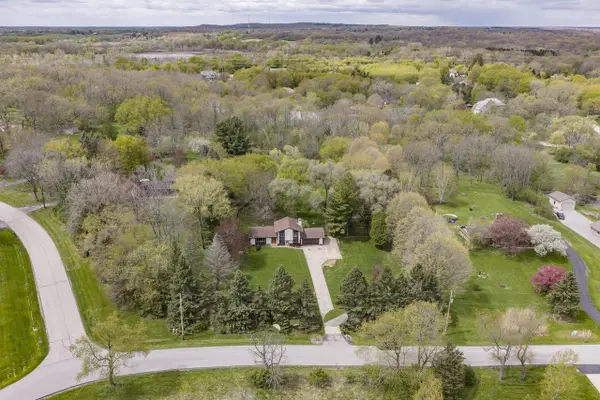 W296N575 Bryn DRIVE, Waukesha, WI 53188