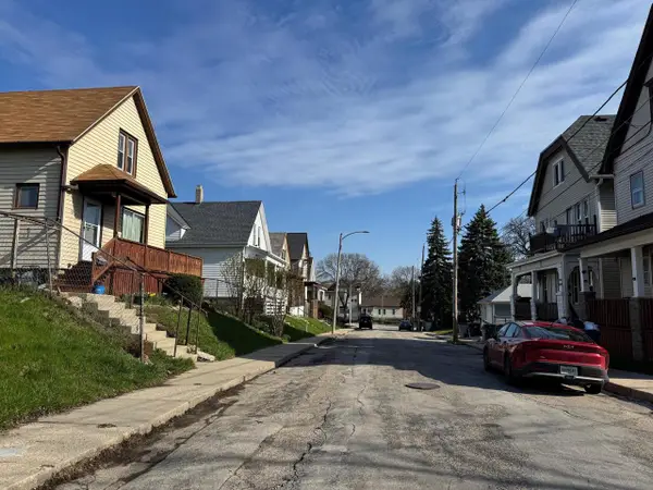 2833 HUBBARD STREET, Milwaukee, WI 53212