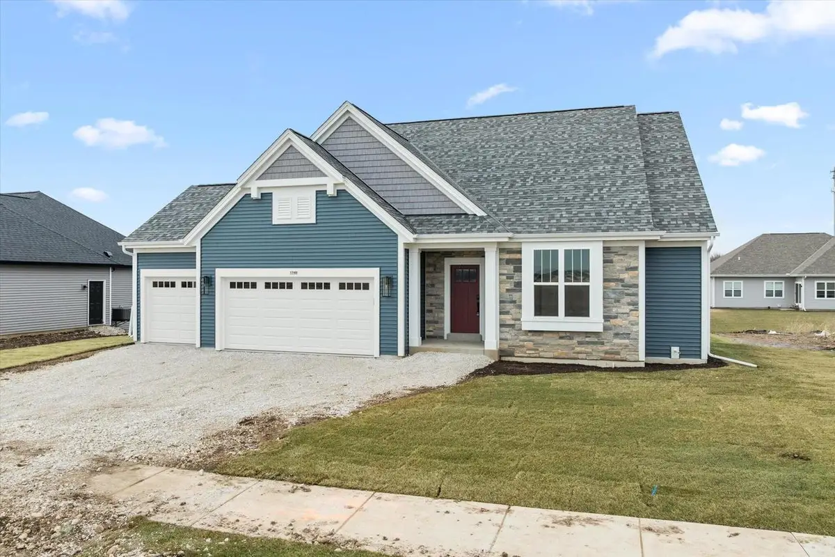 1746 Whalen DRIVE, Oconomowoc, WI 53066 - #1