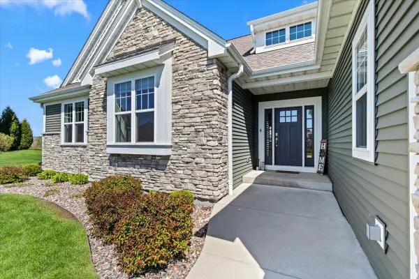 W158N6711 Tamarack TRAIL, Menomonee Falls, WI 53051