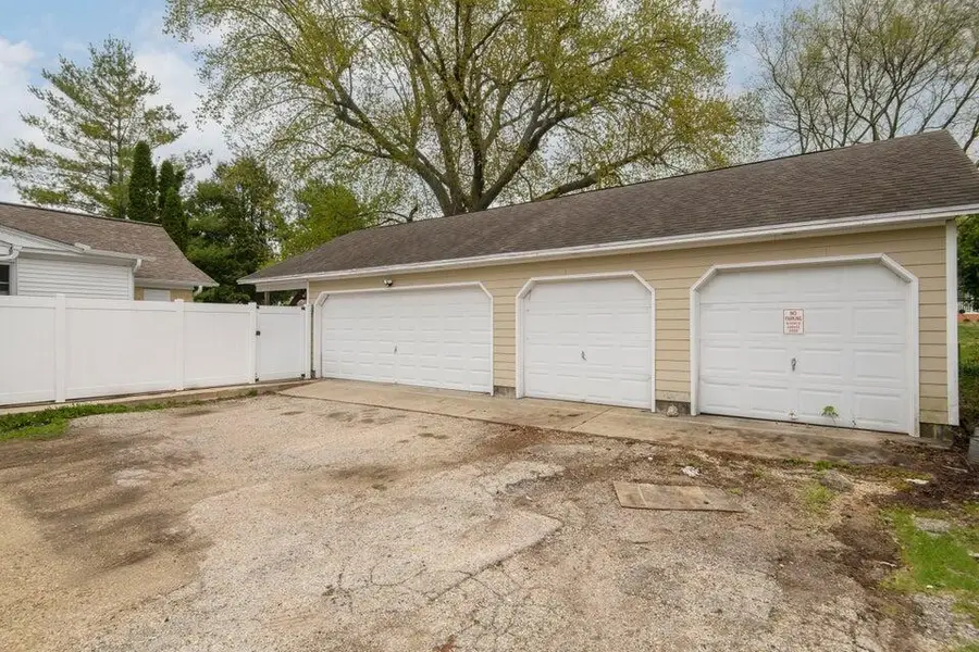 308 Kettle Moraine DRIVE, Slinger, WI 53086 - #3