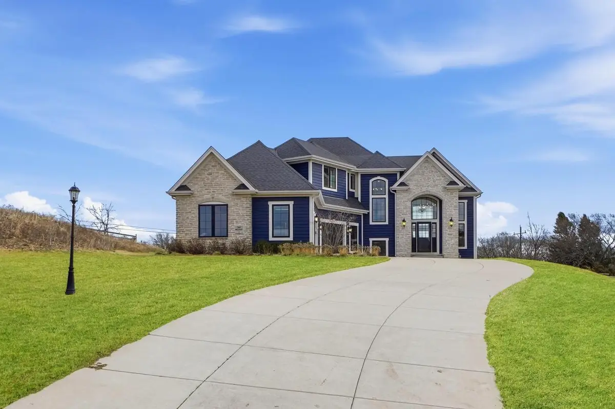 N87W25037 Bay COURT, Sussex, WI 53089 - #1