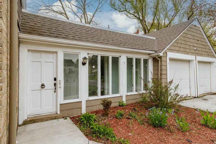 825 Lone Tree ROAD, Elm Grove, WI 53122 - #2