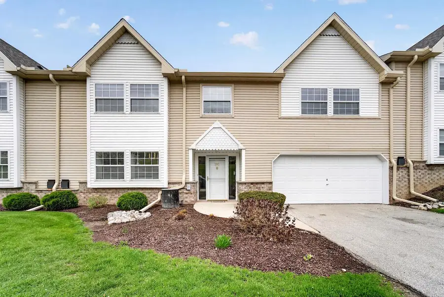 390 Dustin DRIVE, Brookfield, WI 53045 - #2