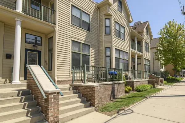 902 Brady STREET, Milwaukee, WI 53202