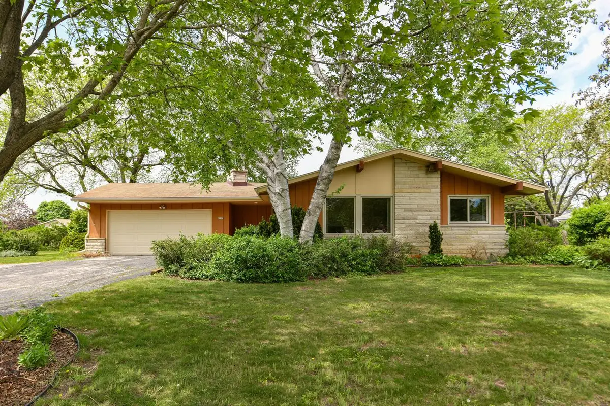 4585 S Harland DRIVE, New Berlin, WI 53151 - #1
