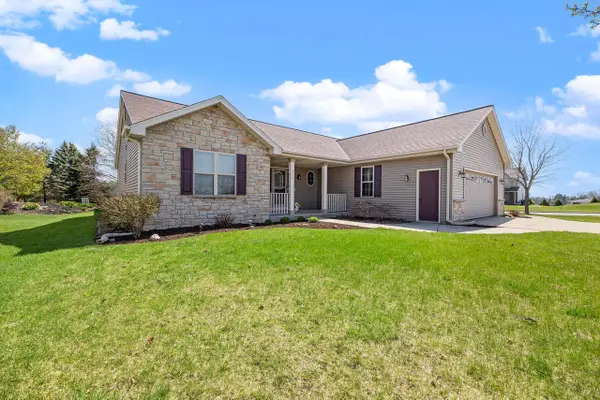 572 Nordic COURT, Slinger, WI 53086