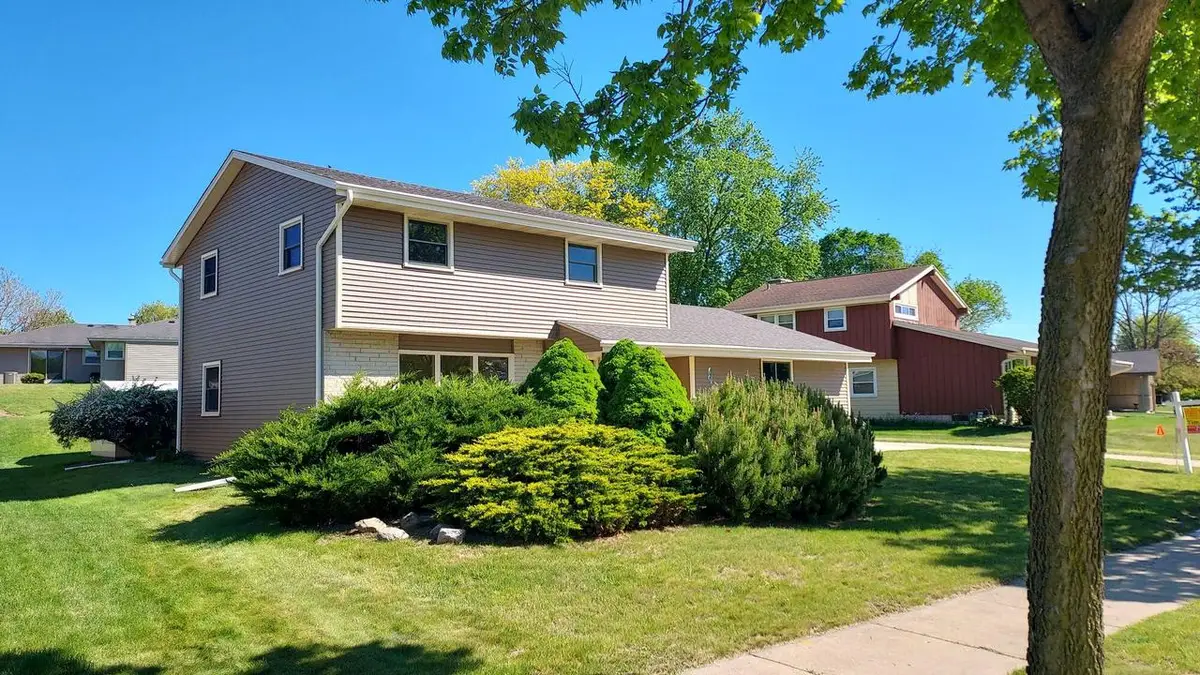 8030 S Waring DRIVE, Oak Creek, WI 53154 - #1
