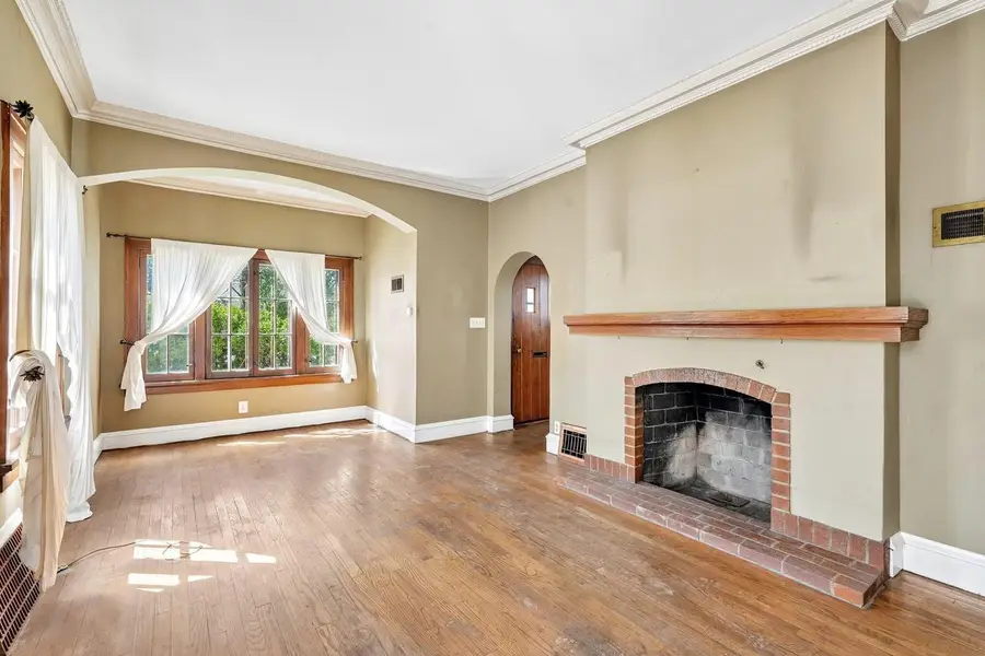 5758 Santa Monica BOULEVARD, Whitefish Bay, WI 53217 - #2