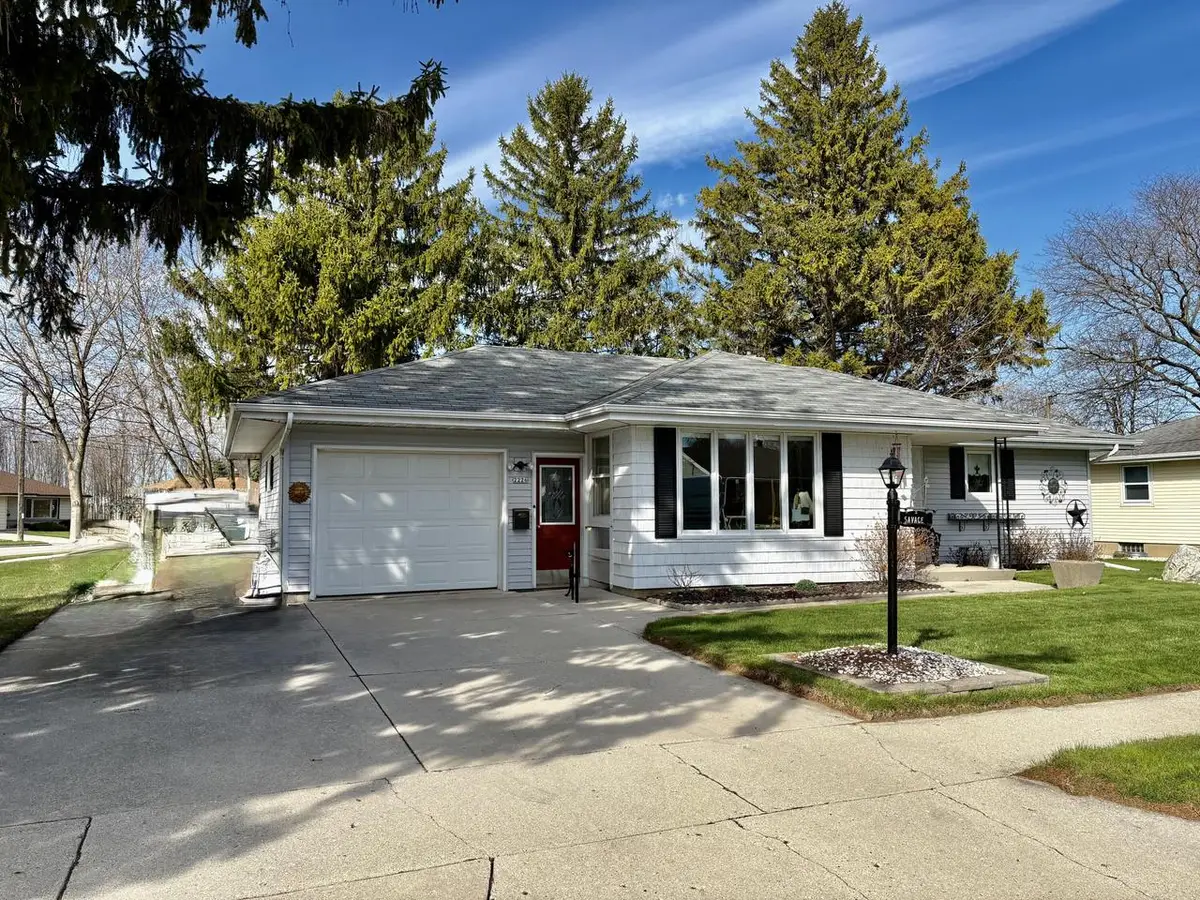 2226 Lexington DRIVE, Manitowoc, WI 54220 - #1