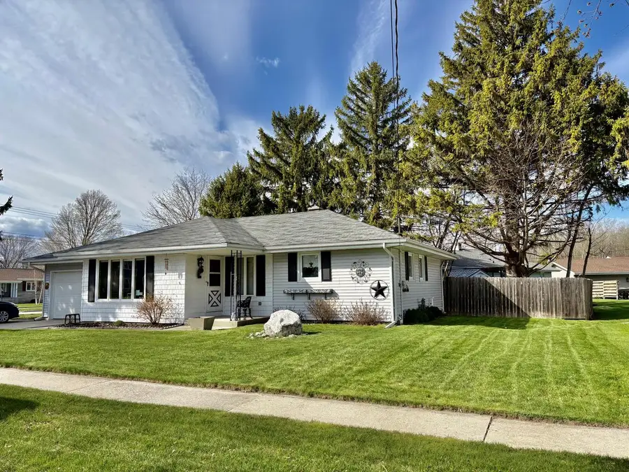 2226 Lexington DRIVE, Manitowoc, WI 54220 - #2