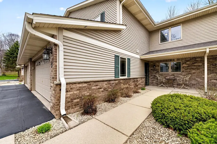 1015 Shadowood CIRCLE #3, West Bend, WI 53095 - #3