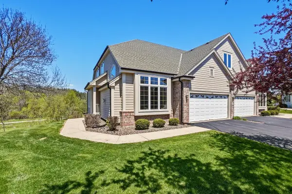 506 Spring Crest CIRCLE, Waukesha, WI 53188