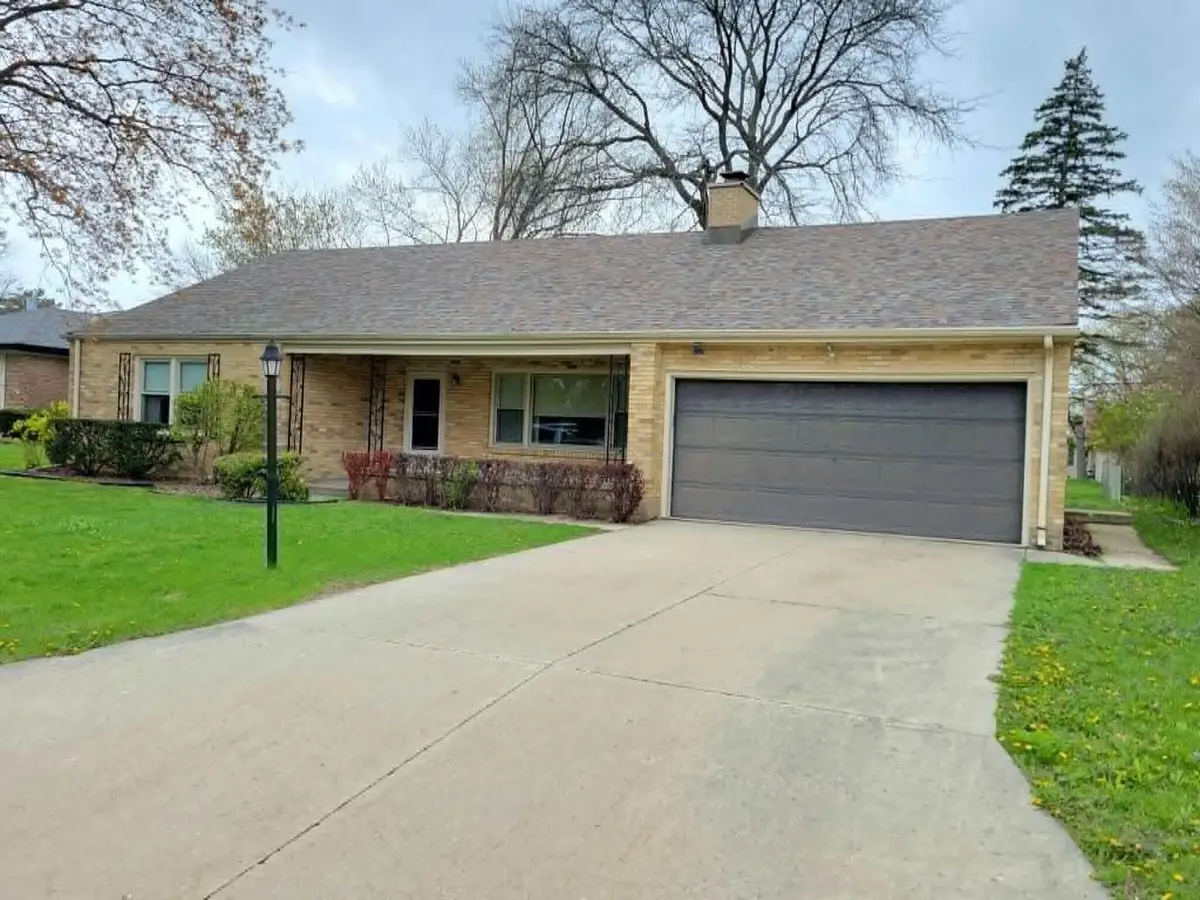 7275 Navajo AVENUE, Glendale, WI 53217 - #1