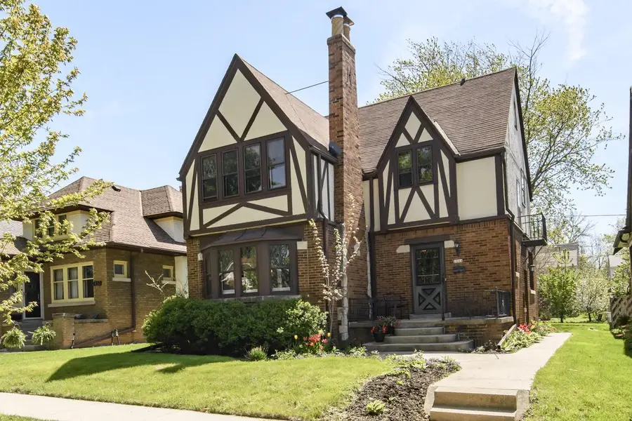 2844 Hartung AVENUE, Milwaukee, WI 53210 - #2
