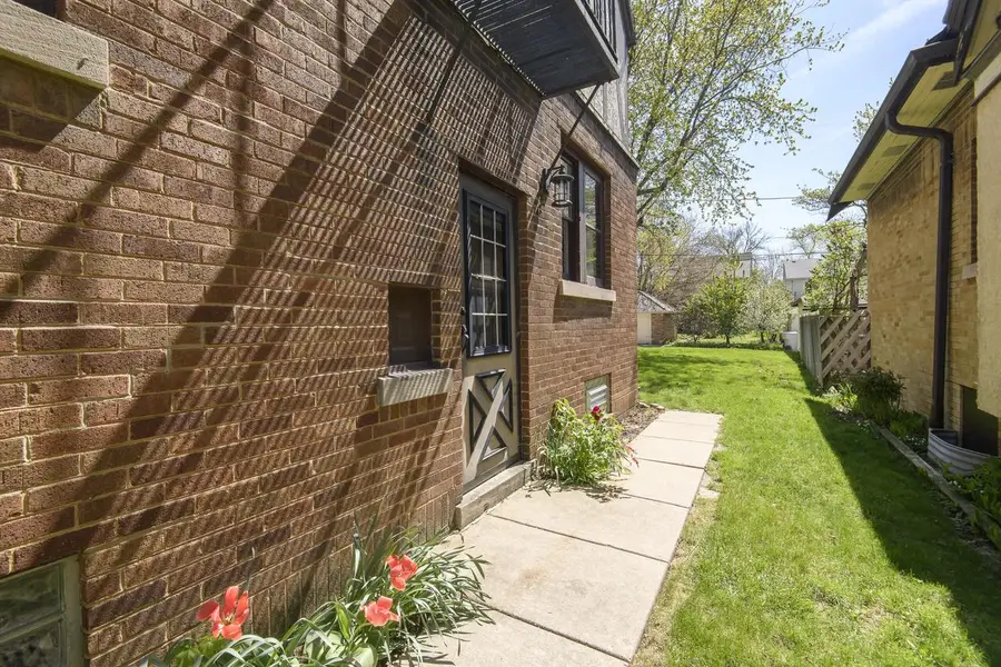 2844 Hartung AVENUE, Milwaukee, WI 53210 - #3