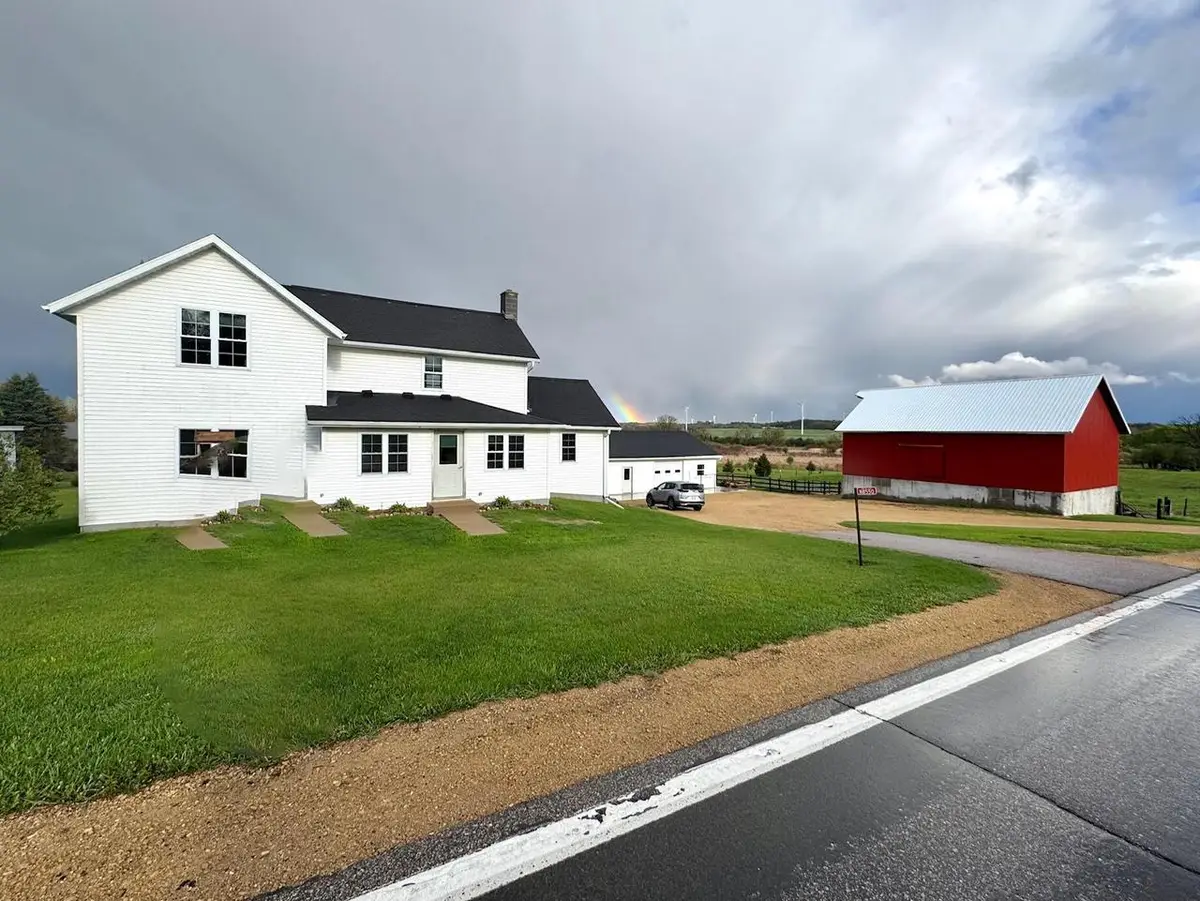 N8550 State Road 44, Pardeeville, WI 53954 - #1