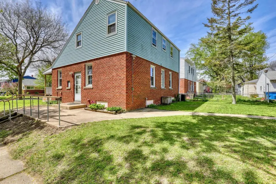 180 Henry Clay STREET, Whitefish Bay, WI 53217 - #2