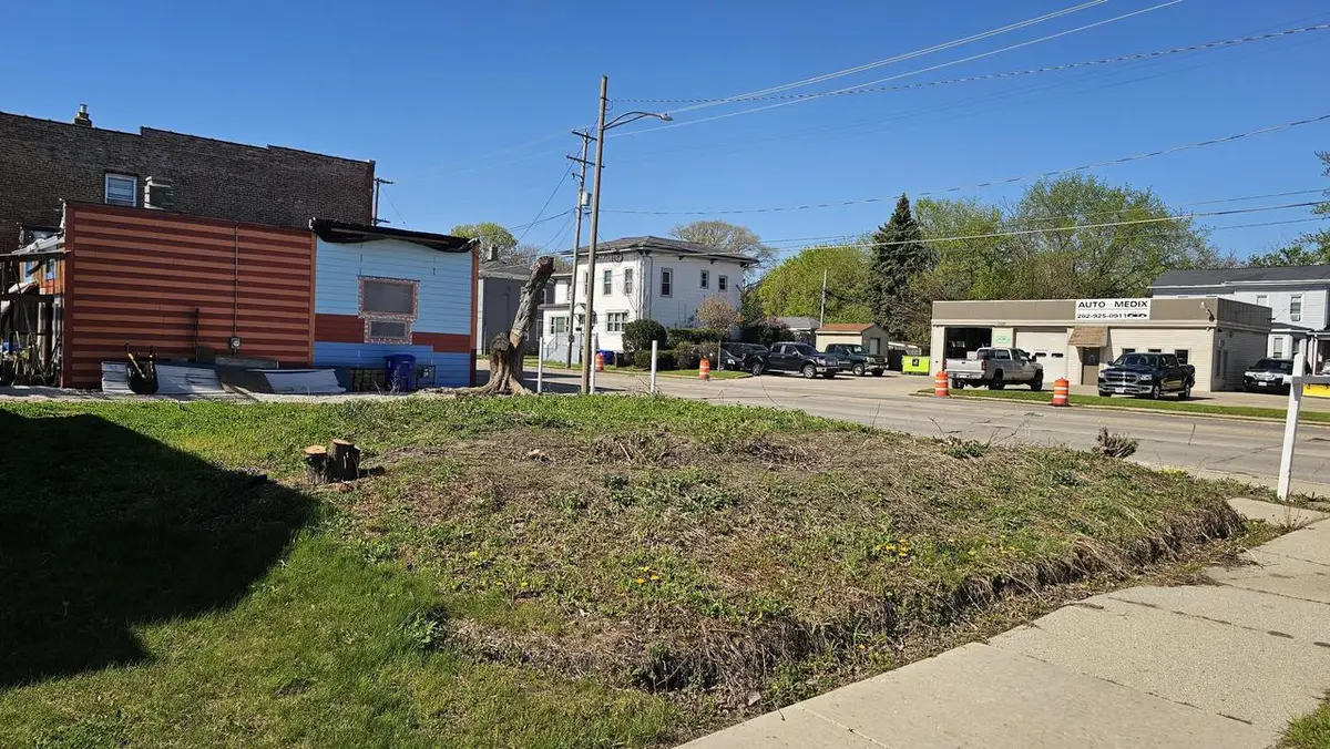 823 45TH ST, Kenosha, WI 53140 - #1
