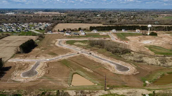 633 HAWKS RIDGE ROAD #Lt5, Grafton, WI 53024