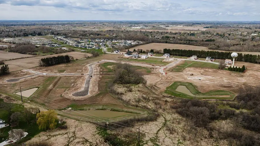 633 HAWKS RIDGE ROAD #Lt5, Grafton, WI 53024 - #3