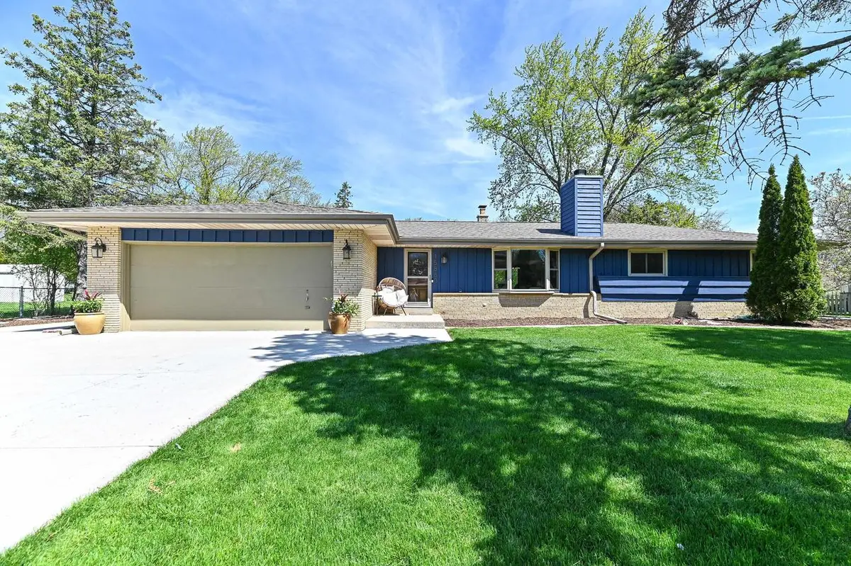 15860 Brookhill DRIVE, Brookfield, WI 53005 - #1