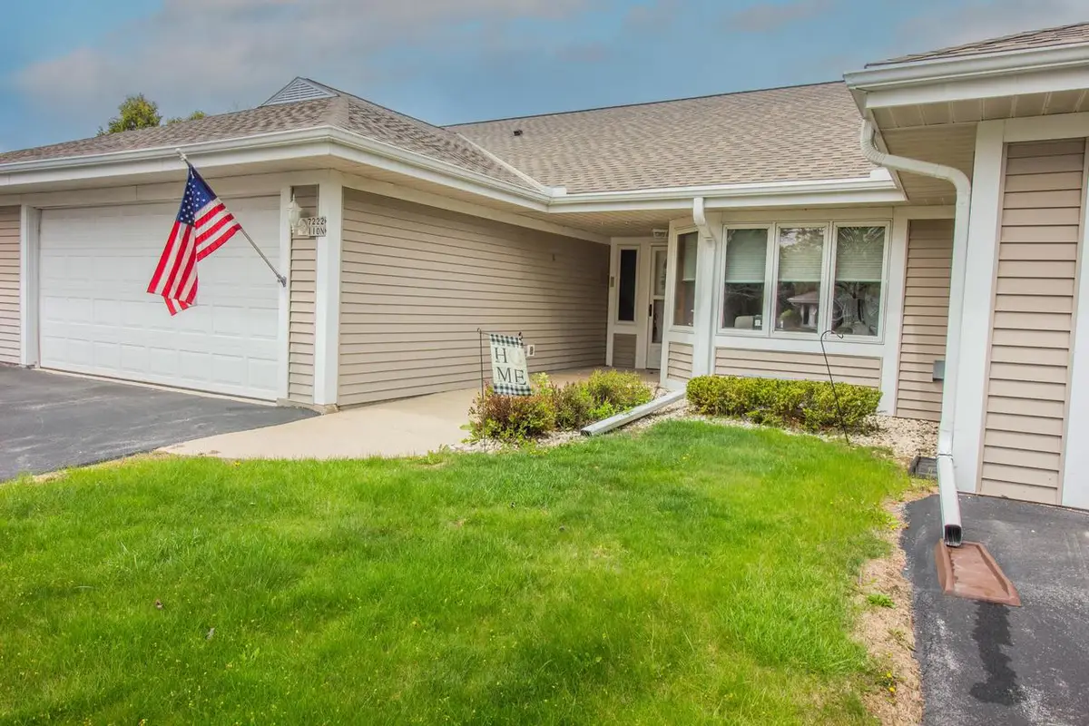 7222 Mequon Square DRIVE #2, Mequon, WI 53092 - #1