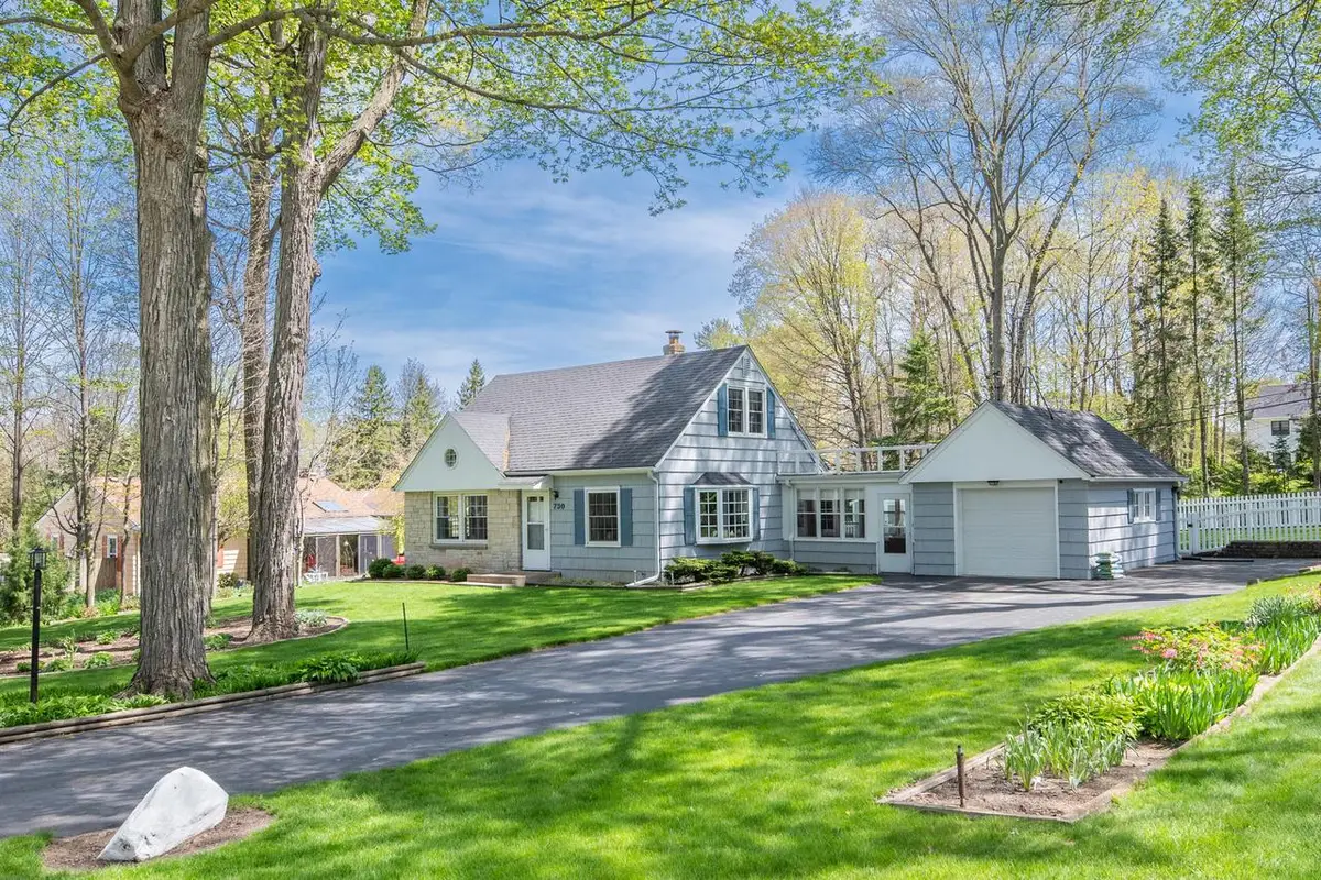 730 Georges AVENUE, Brookfield, WI 53045 - #1