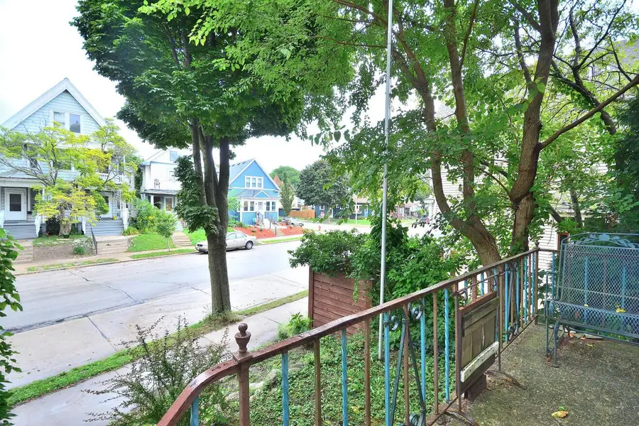 2823 Delaware AVENUE, Milwaukee, WI 53207 - #2