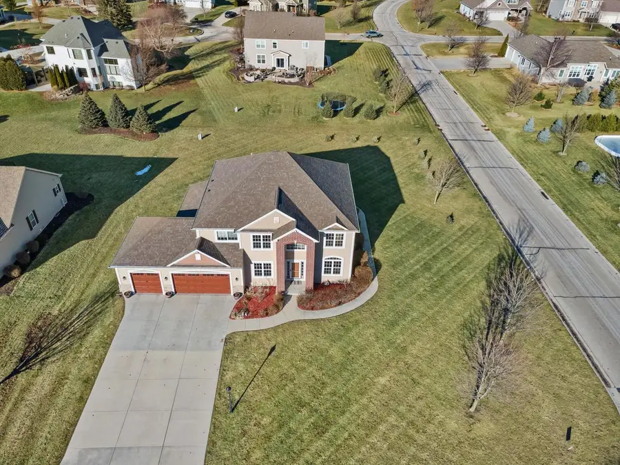 N42W22770 Beacon COURT, Pewaukee, WI 53072 - #2