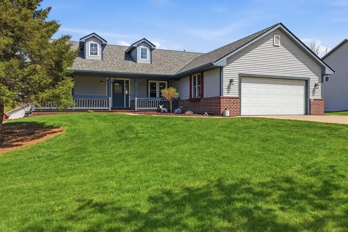 1140 Ellys WAY, Slinger, WI 53086 - #1
