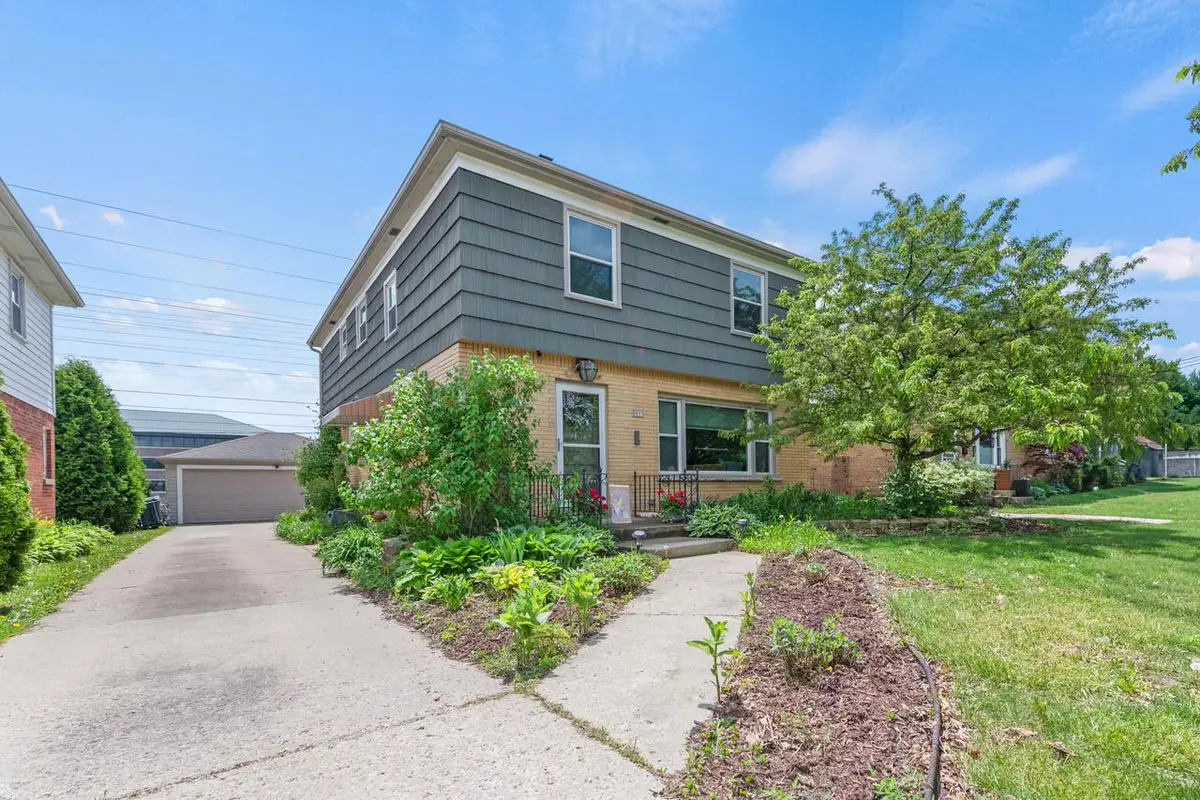 8831 W Hawthorne AVENUE #8833, Wauwatosa, WI 53226 - #1