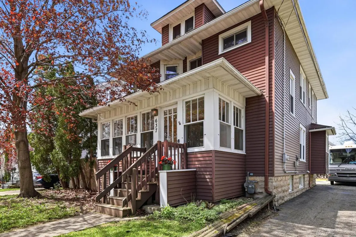 637 Bowen STREET, Oshkosh, WI 54901 - #1