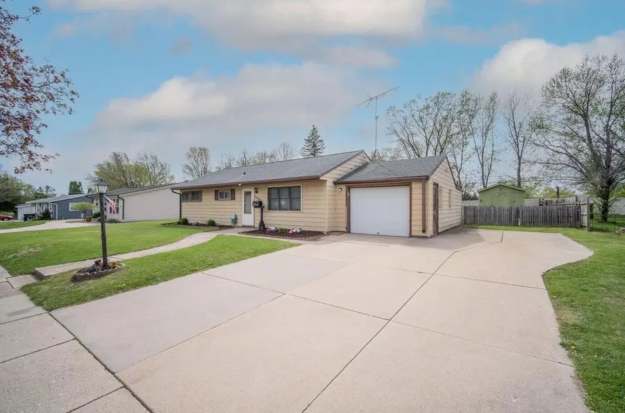628 Pleasant DRIVE, West Bend, WI 53095 - #2
