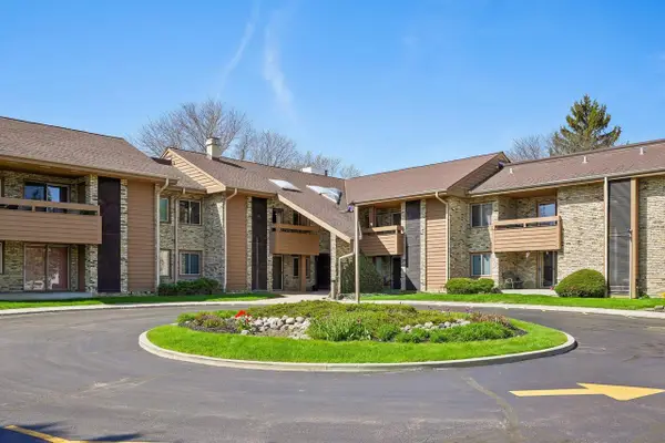 2101 Good Hope ROAD #210, Glendale, WI 53209