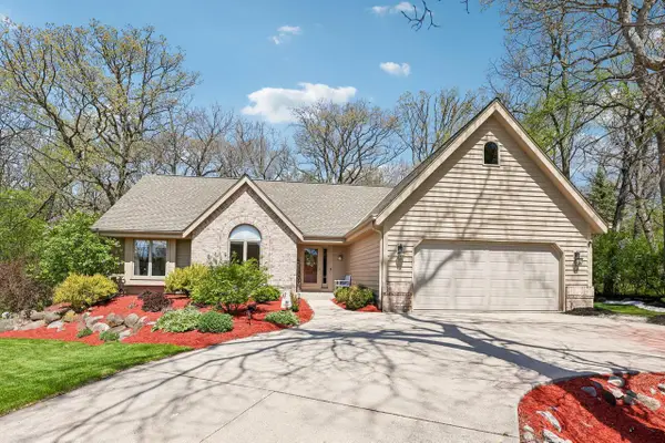 S45W25740 Red Oak COURT, Waukesha, WI 53189