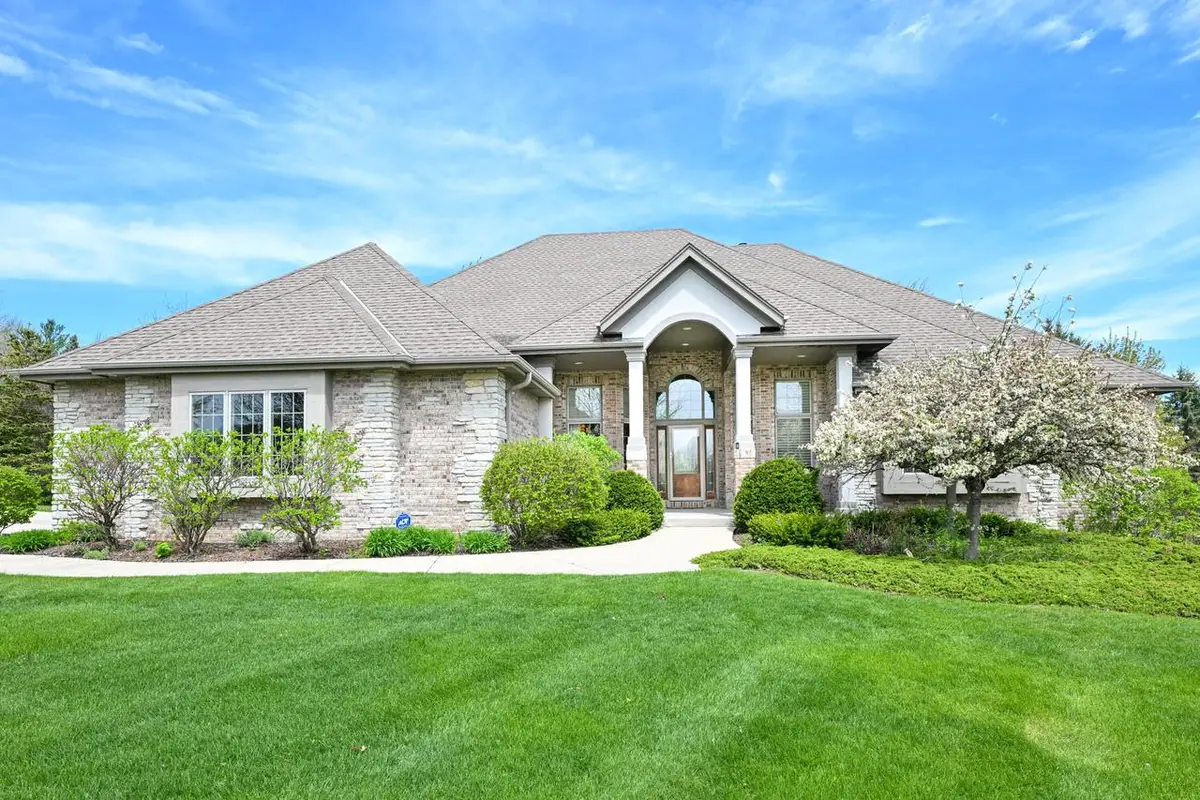 N52W21298 Golfview COURT, Menomonee Falls, WI 53051 - #1