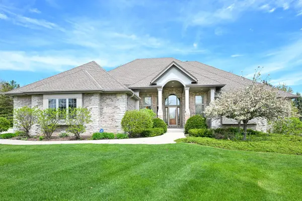 N52W21298 Golfview COURT, Menomonee Falls, WI 53051