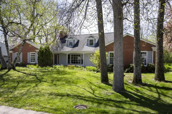 127 Fox Dale ROAD, Glendale, WI 53217