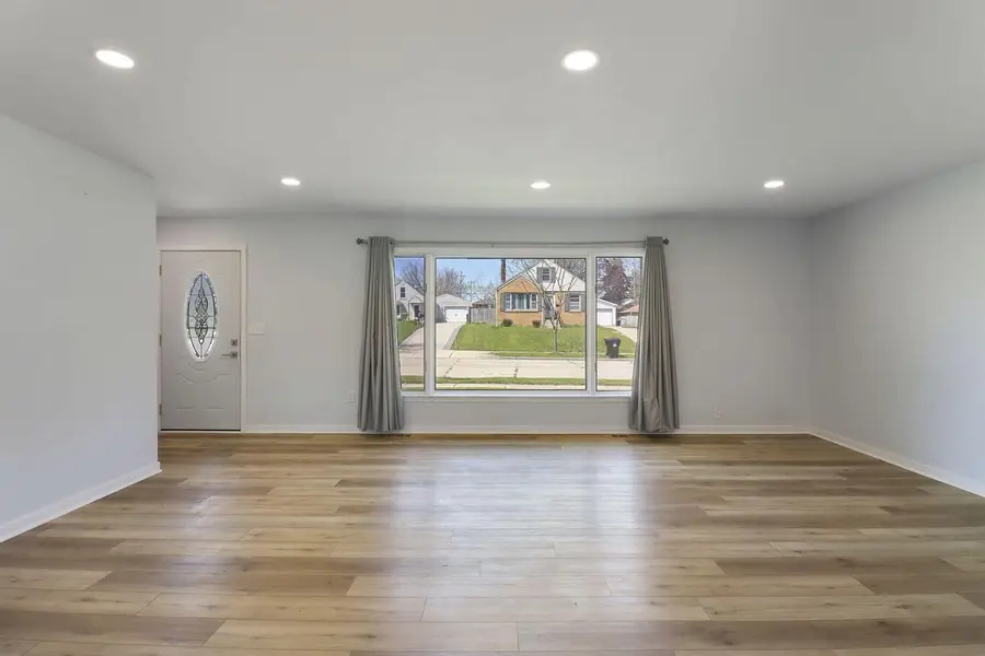 1237 Virginia St, Racine, WI 53405 - #3